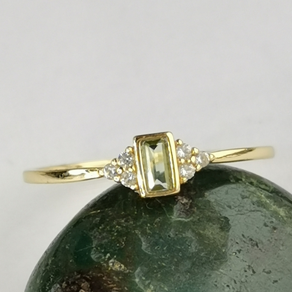 14k gold vermeil ring with Green Amethyst White Topaz size 8 stacking ring 🆕